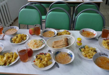 Школьникам разрешили приносить еду из дома