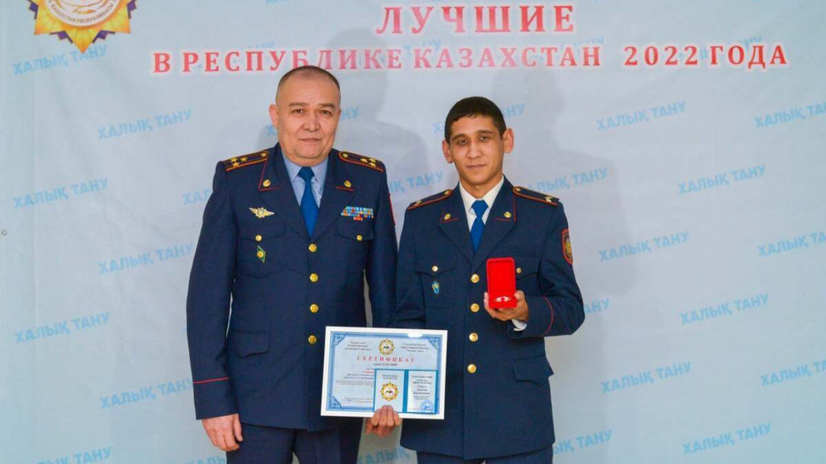Награду за «Лучший поступок» присудили полицейскому из Павлодара