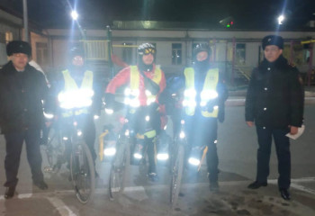 Қазақстандық полицейлер Польшадан келген саяхатшыларға көмек көрсетті