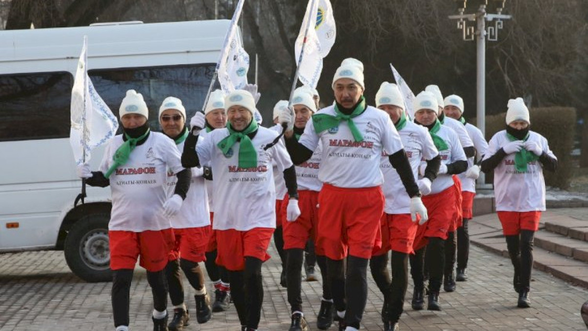 Из Алматы до Кунаева пробежали марафонцы