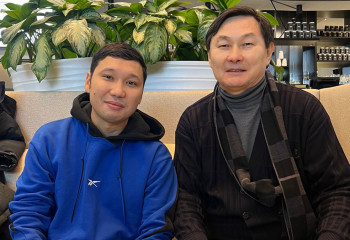 Астанаға D Billions музыкалық тобының жетекшісі келді