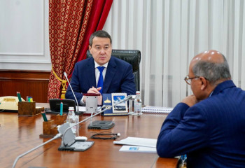 Алихан Смаилов встретился с сэром Сумой Чакрабарти