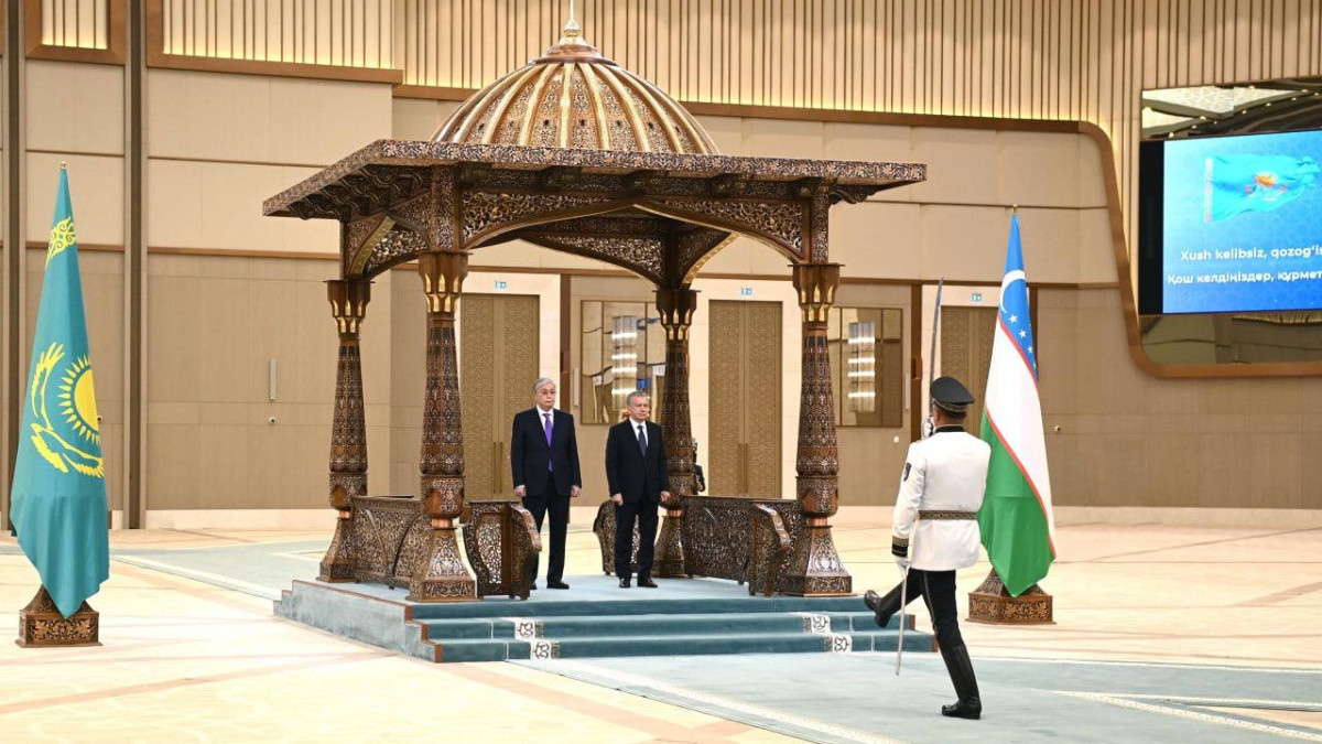 Состоялась официальная церемония встречи лидеров Казахстана и Узбекистана