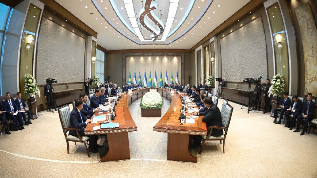 Kazakh and Uzbek Presidents holds talks in narrow format