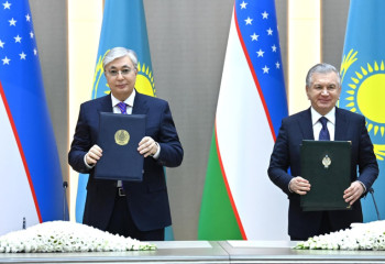 Тоқаевтың Өзбекстанға сапары аясында 15 құжатқа қол қойылды