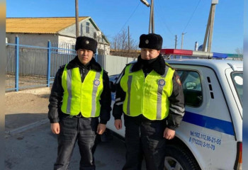 Атыраулық полицейлер өртенген үйден жеті жасөпірімді алып шықты