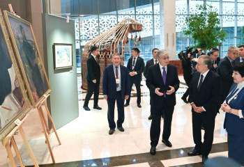 Глава государства в Ташкенте посетил выставку «Абай. Наследие братских народов»