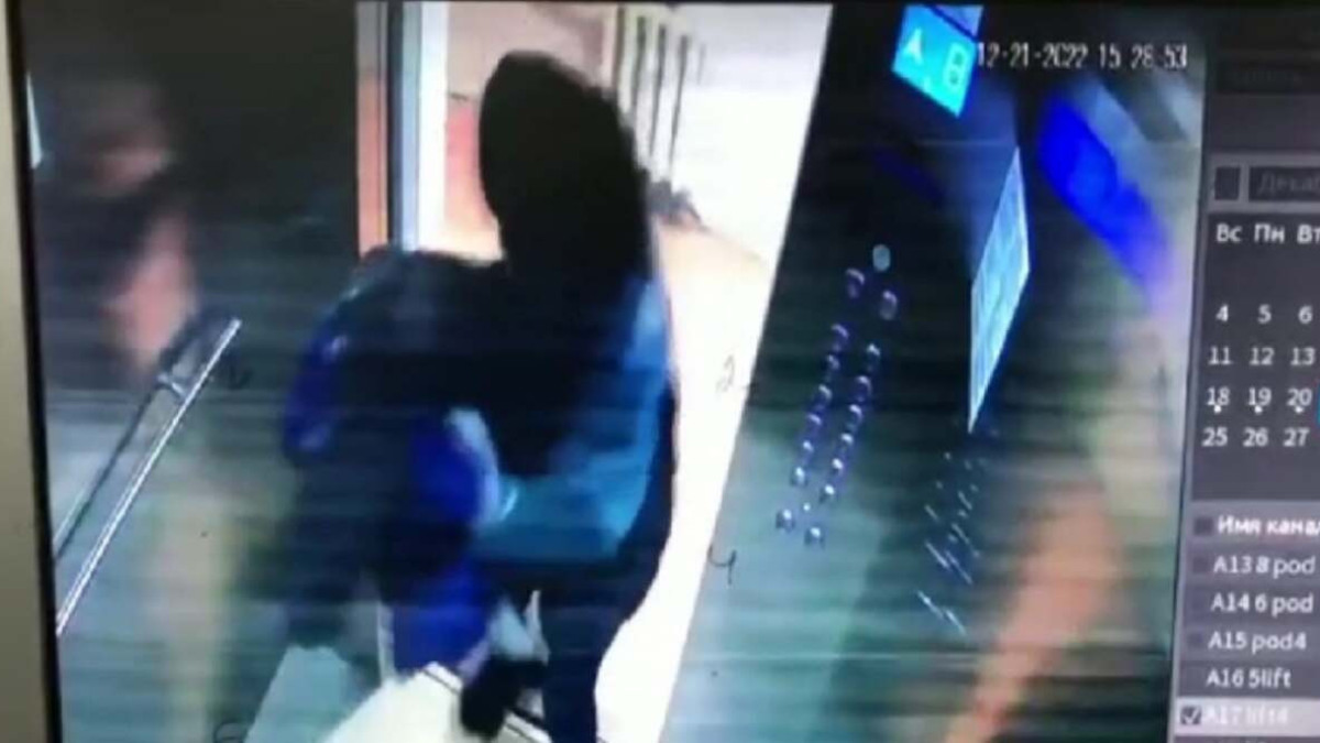 Квартирная кража попала на видео в одном из ЖК Астаны