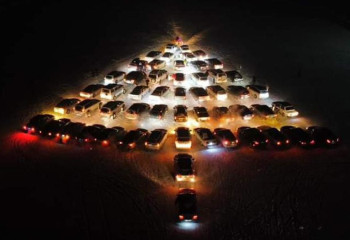 В Риддере зажгли автоелку