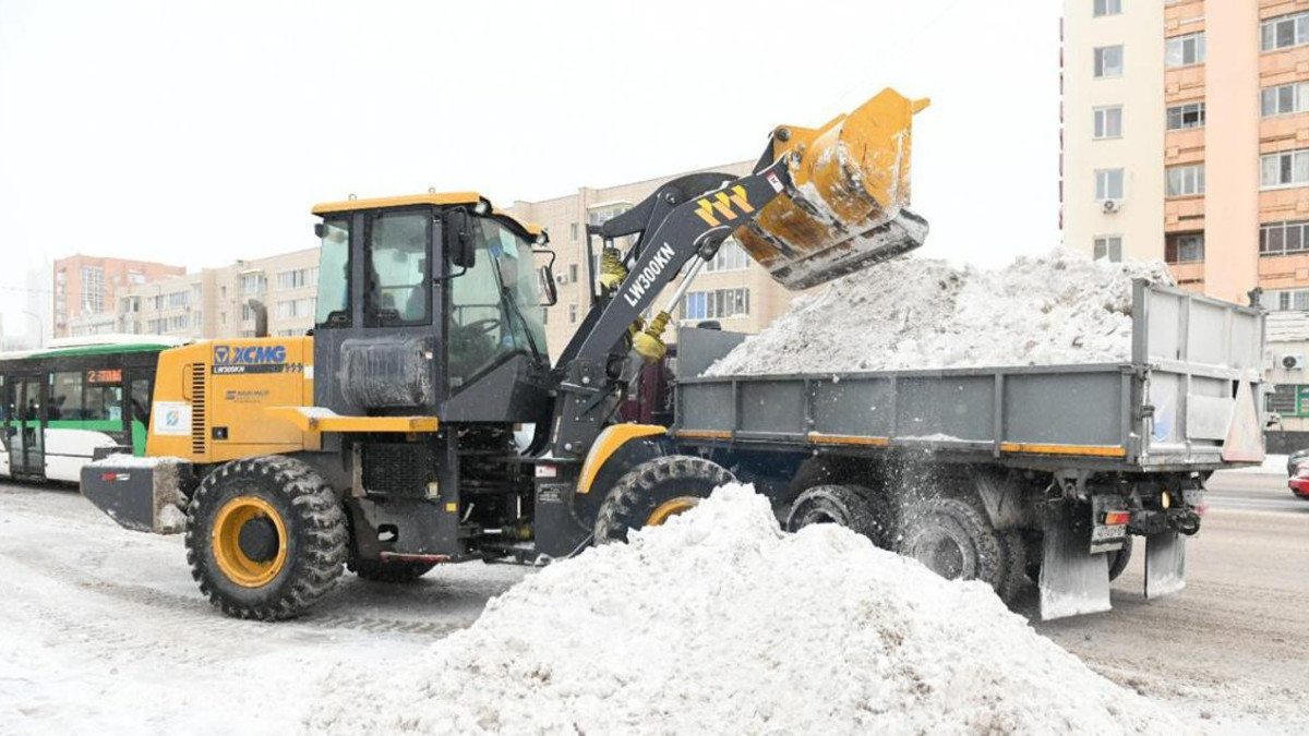 Более 13 тыс кубов снега вывезли из Астаны за ночь