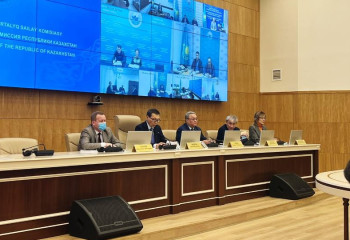 Айжан Есмағамбетова адамдар көп жиналатын жерлерде бетперде тағуды ұсынды