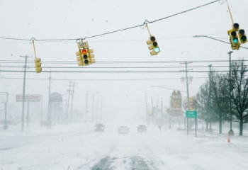 АҚШ бұрын-соңды болмаған қалың қардың астында қалды