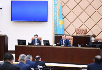 Сенаторлар рулі оң жақтағы автокөліктерді тіркеуге рұқсат беруді ұсынды