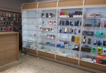 Павлодарда ер адам сатушыны қорқытып,  12 млн теңгенің затын ұрлап кеткен