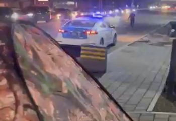 Фейк: в Алматы студент разбил палатку на улице из-за дорогой аренды жилья