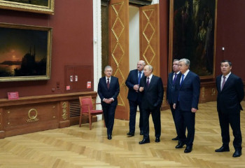 Токаев посетил Государственный Русский музей в Санкт-Петербурге