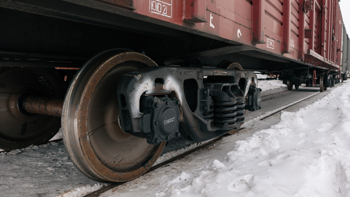 19 вагонов с зерном сошли с рельсов в Карагандинской области