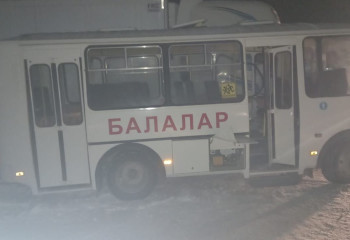 Водитель школьного автобуса погиб в ДТП в Актюбинской области