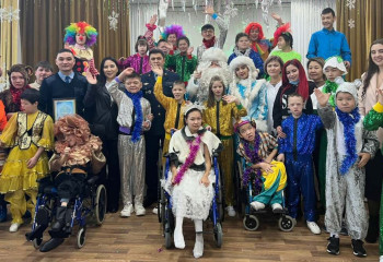 Деды Морозы в погонах: полицейские организовали праздники для детей