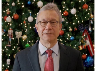 АҚШ елшісі Жаңа жыл мерекесімен қазақ тілінде құттықтады