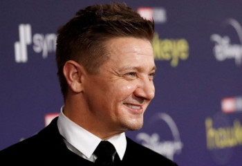 Актер Джереми Реннер находится в критическом состоянии