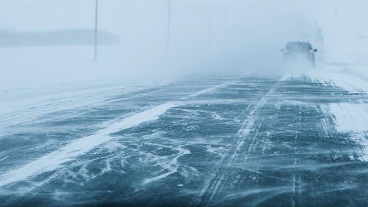 Из-за погоды дороги закрыты сразу в семи регионах Казахстана
