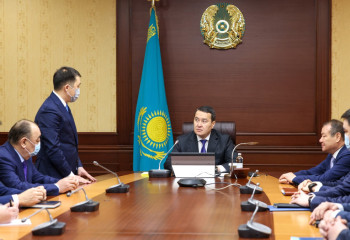 Әлихан Смайылов бес министрліктің ұжымына жаңа басшыларды таныстырды