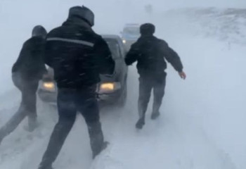 Астанчанку спасли из снежного плена полицейские