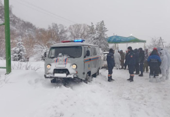 53 человека на 38 авто застряли на Бортогайском водохранилище