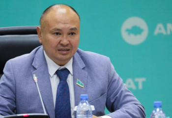 Ұлттық байлық ат төбеліндей топтың еншісінде кетті - Ерлан Саиров