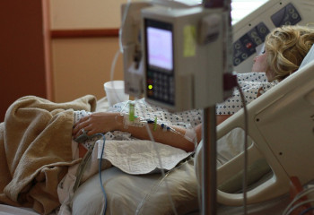 Абай облысының құтқарушылары жүкті әйелді қарлы тұтқыннан босатты