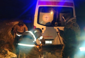 Скорая с новорожденным на ИВЛ вылетела в кювет в Карагандинской области