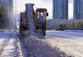 Астанада бір түнде 50 мың текше метрден астам қар шығарылды