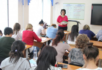 На 25% увеличилась зарплата воспитателей и педагогов Казахстане