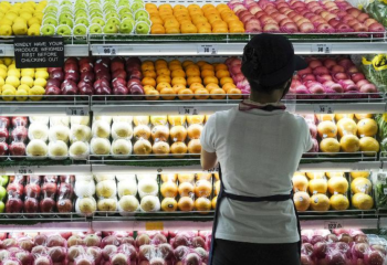 Цены на социально-значимые продтовары выросли на 23% за год