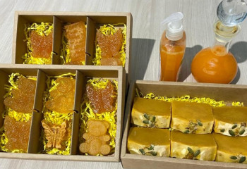 Кызылординская школьница из тыквы делает маски для лица и мыло