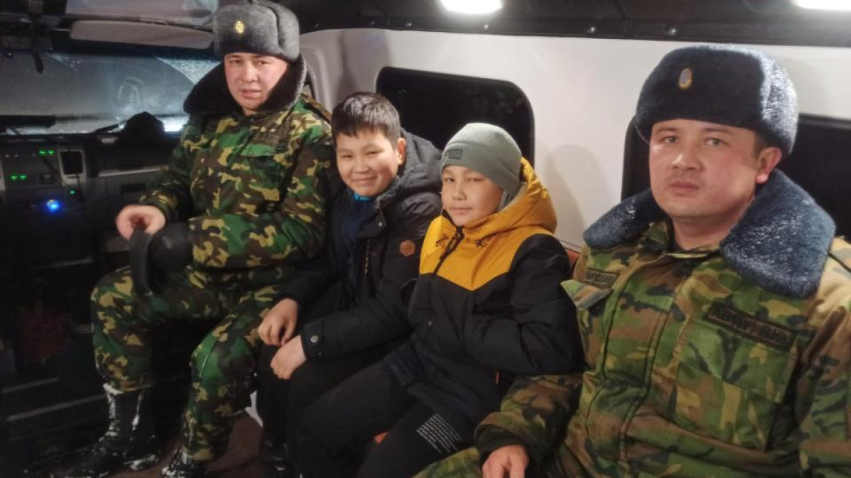 Спасатели вызволили из снежного плена 10 человек в Актюбинской области