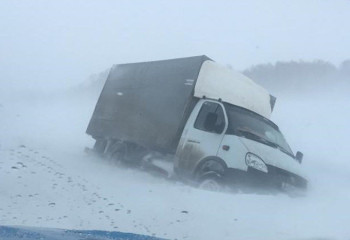 Газель с сухофруктами ушла в кювет в СКО