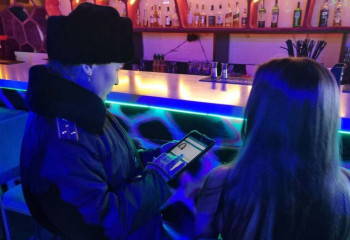 Несовершеннолетнюю девочку обнаружили полицейские в ночном клубе Астаны