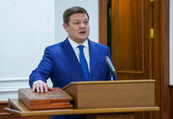 Жаңа министрлер адал қызмет етуге ант берді