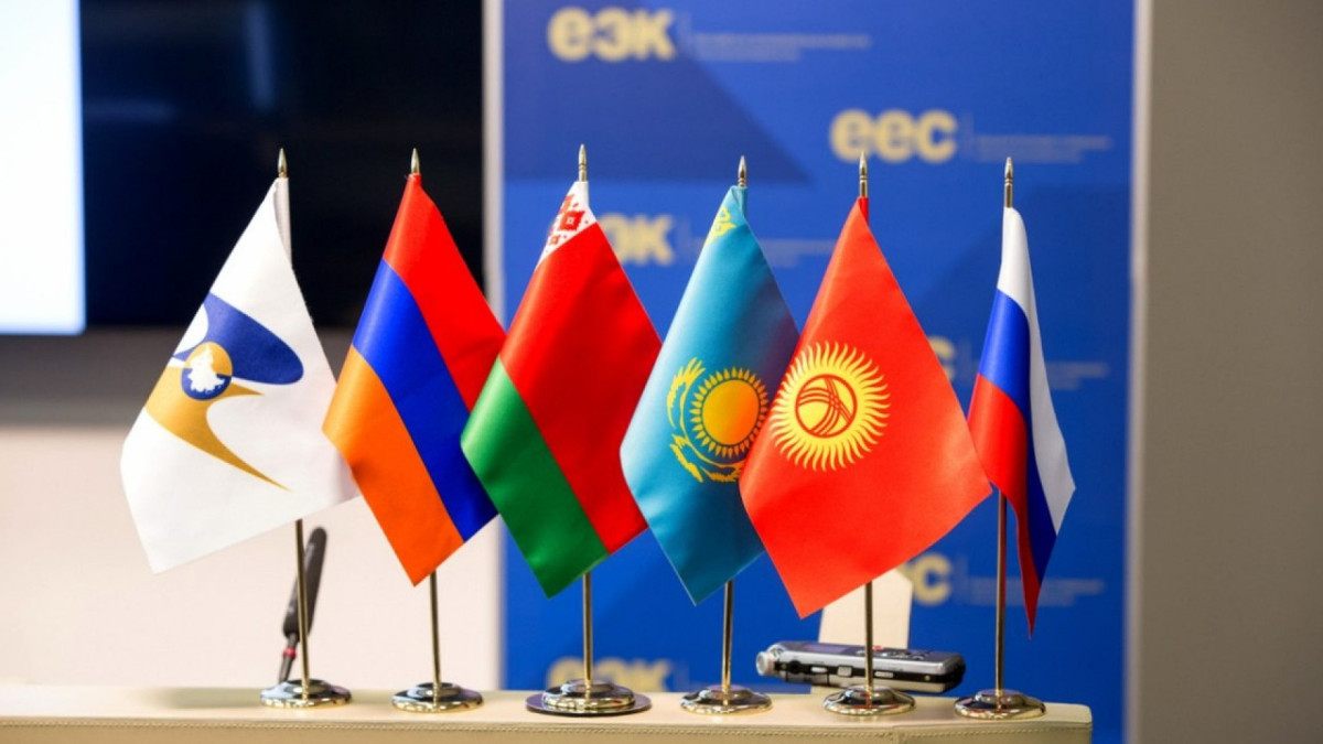 Граждане государств ЕАЭС могут находиться в Казахстане 90 дней без учета