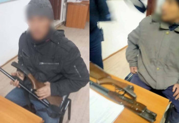 Қызылорда полицейлері екі көліктен тіркеуде жоқ 2 қару тапты