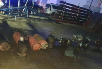 Өрт сөндірушілер он жеті газ баллонның жарылуына жол бермеді