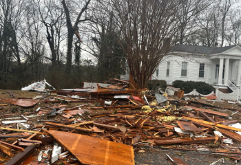 По меньшей мере шесть человек погибли от торнадо в США