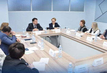 Оқу-ағарту министрі бала құқықтары жөніндегі уәкілдермен кездесті