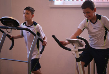 23 спортзала из отдаленных сел Казахстана получили современное оборудование