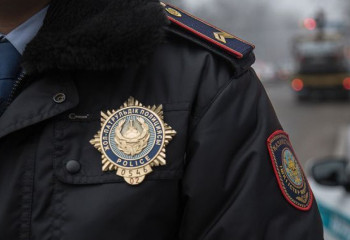 Полицейлер жолда қалған 800-ге тарта көлікті бір тізбекпен алып жүрді