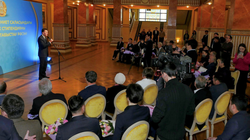  Артур Алипов 