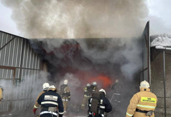 Алматы қаласында қойма өртенді