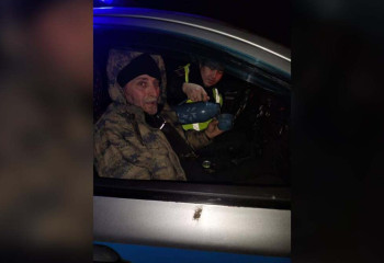 Полицейские ЗКО помогли водителю фуры из Турции